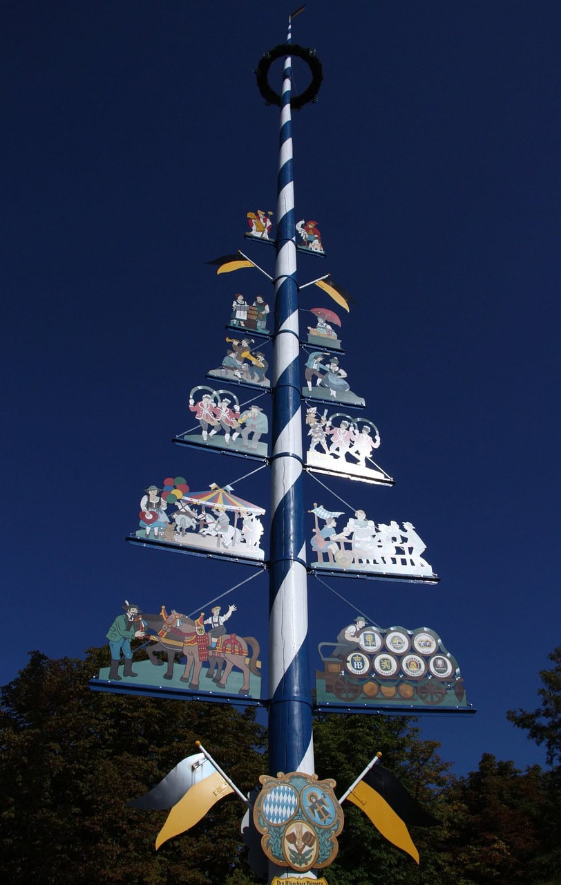 viktualienmarkt munich maypole
