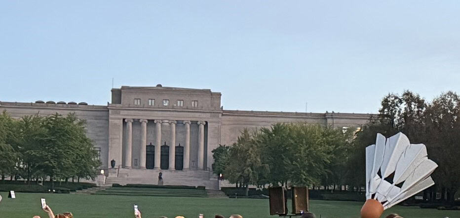 Nelson Atkins Museum with Shuttlecock Kansas City